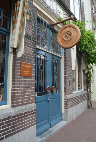 Knopenwinkel, the world's coolest button shop